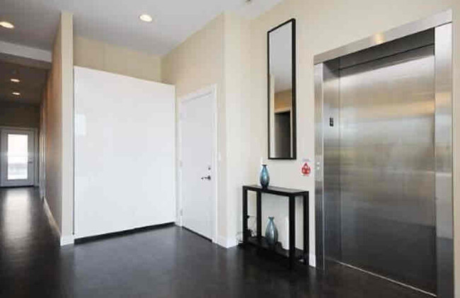 Building Photo - 622 N Ashland Ave