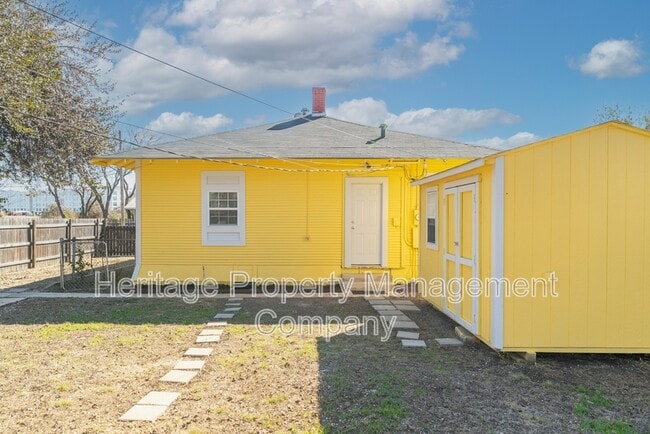 Building Photo - 475 E French Pl