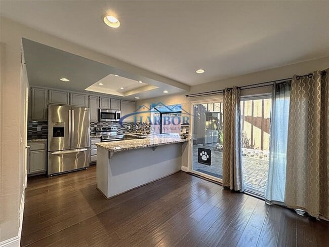 Building Photo - Spacious 2-Bedroom Townhouse in the Heart ...