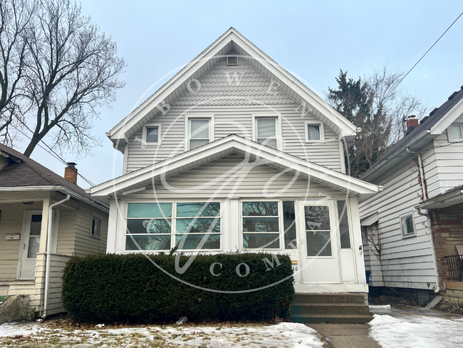 Primary Photo - "Charming 3-Bedroom Home in Toledo with Co...