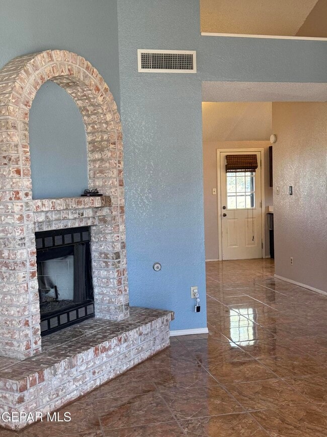 Building Photo - 15327 Woodhill Ct