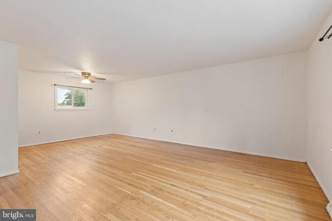 Building Photo - 209 Hillside Ave