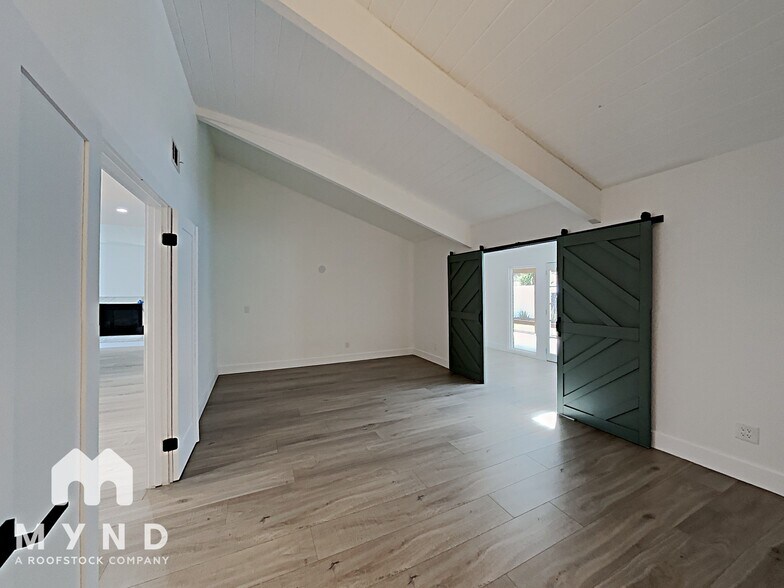 Building Photo - 13942 Mango Dr