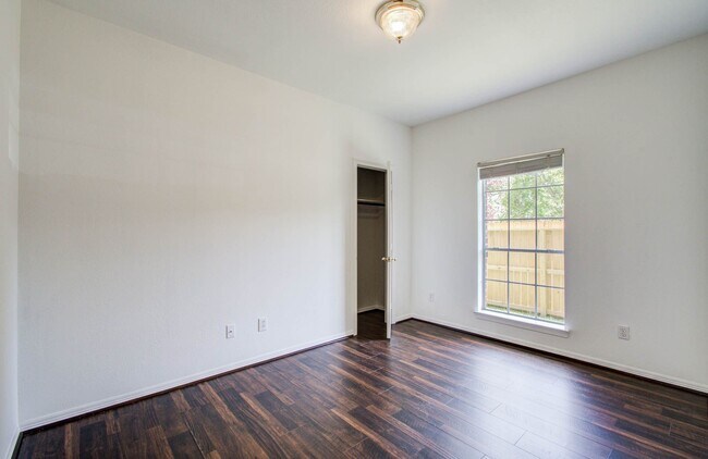 Building Photo - 2518 Trotter Dr