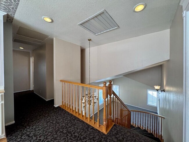 Building Photo - Spacious 5 Bedroom Home in Menifee Lakes with a 3 Car Garage for Lease!