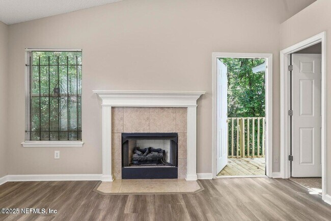Building Photo - 3924 Victoria Landing Dr S