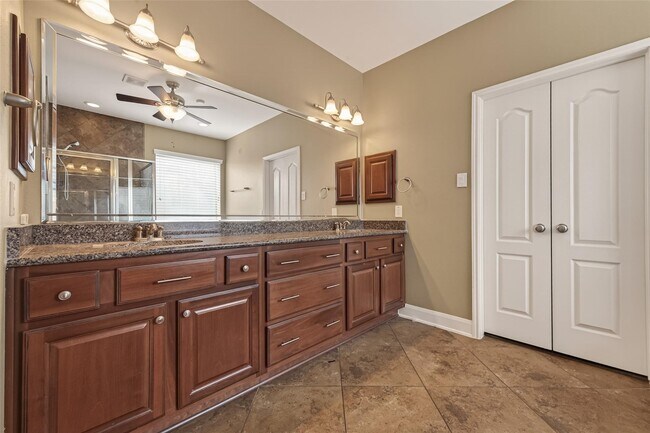 Building Photo - 28602 Hayden Park Dr