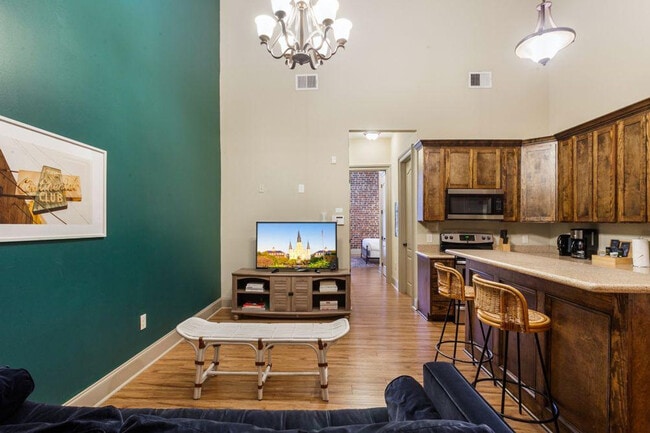 Building Photo - 30 Baronne St