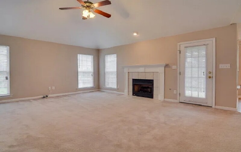 Building Photo - 3013 Parkridge Dr