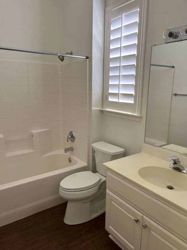 Guest Bath - 127 Rain Lily Ln