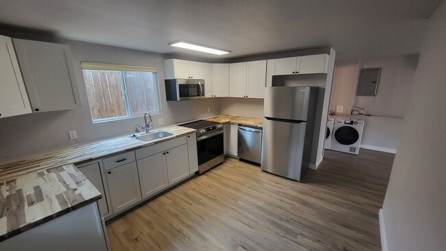 Building Photo - 2459 NE Burks Ct