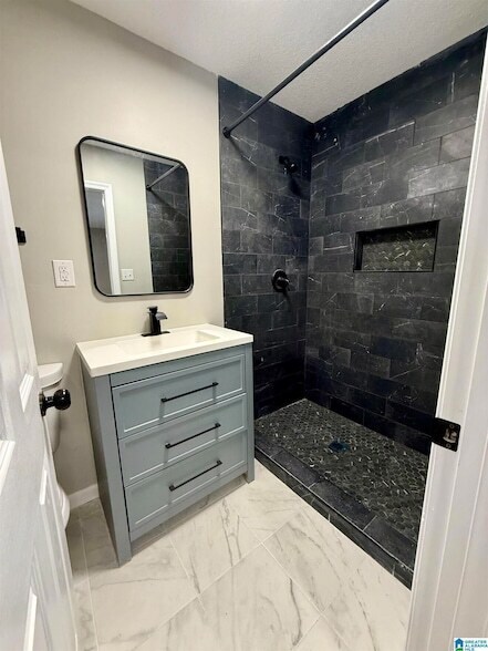 Building Photo - 205 Lake Dr Cir NE