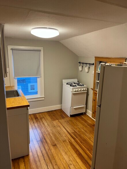 Building Photo - 347 E Saratoga St