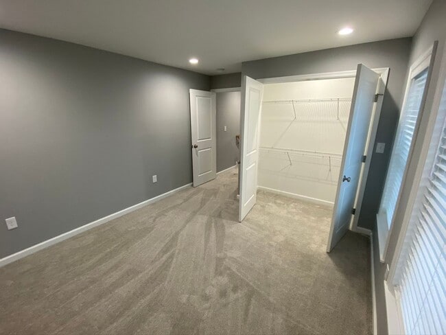 Building Photo - Awesome 3 bedroom 1.5 Bath Home in Emmaus