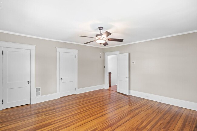 Building Photo - Historic Home in Wake Forest!