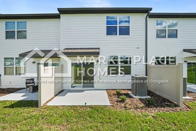 Building Photo - 12022 Sylvia St