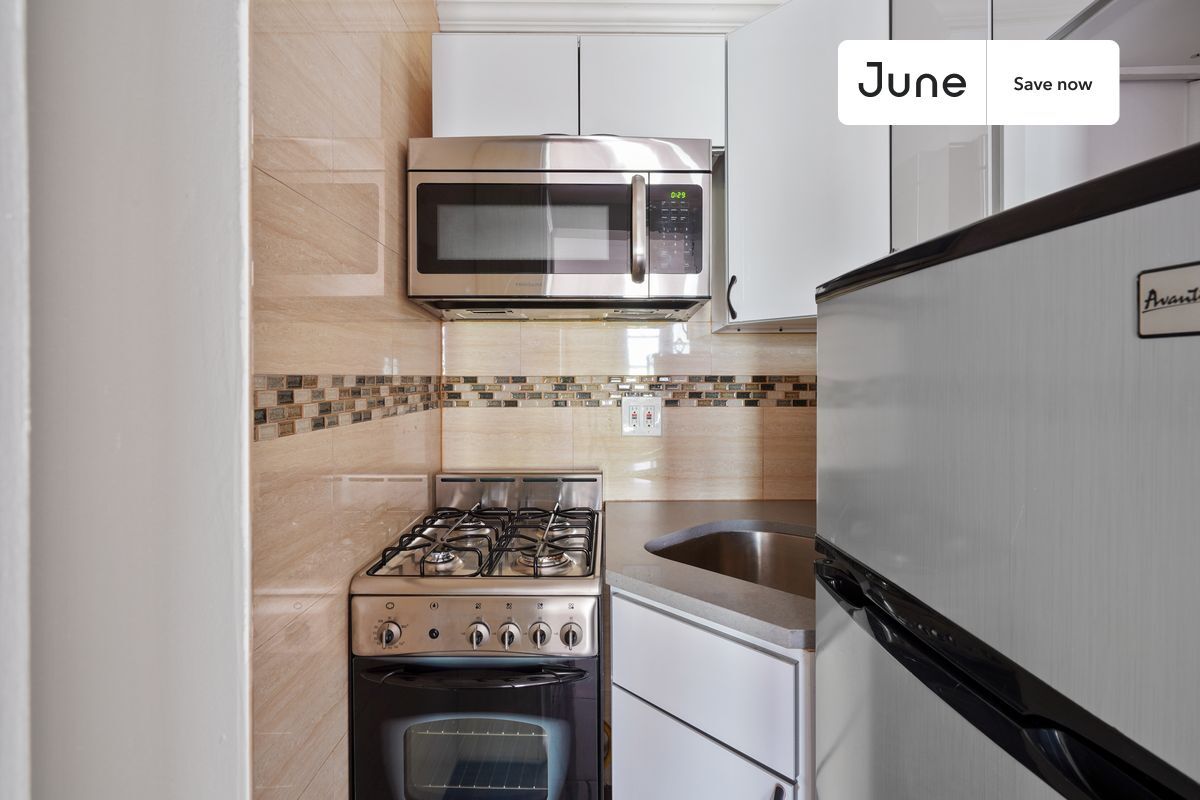 Building Photo - 534 E 14th St