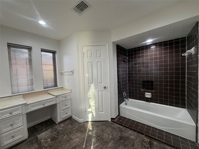 Building Photo - 15306 La Paloma Dr