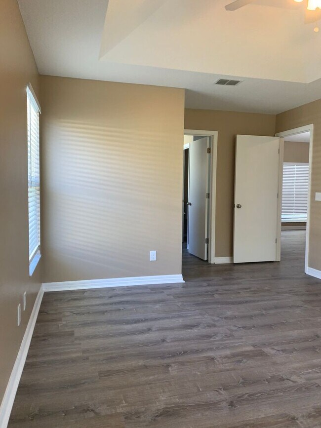 Building Photo - 3/2 with bonus/office in Twin Rivers- Oviedo
