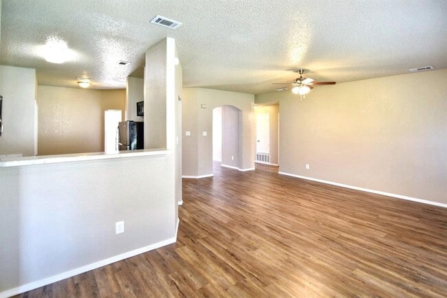 Building Photo - 4201 Bluestem Ln