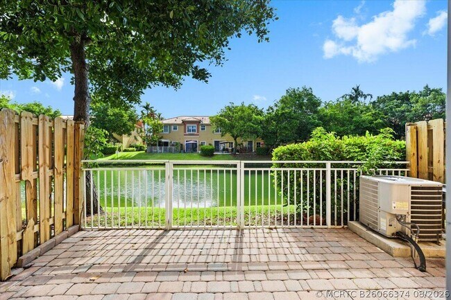 Building Photo - 4962 Leeward Ln