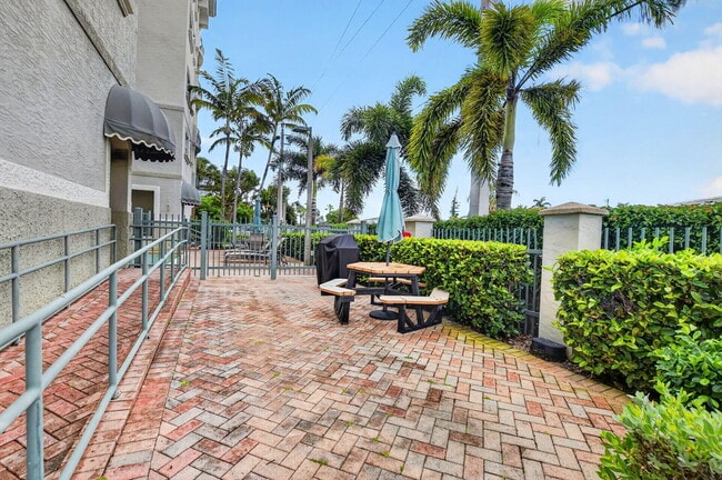 Building Photo - 616 SE 20th Ave