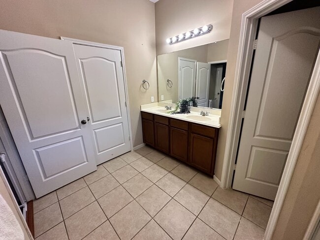 Building Photo - 5302 Canyon Hollow Dr