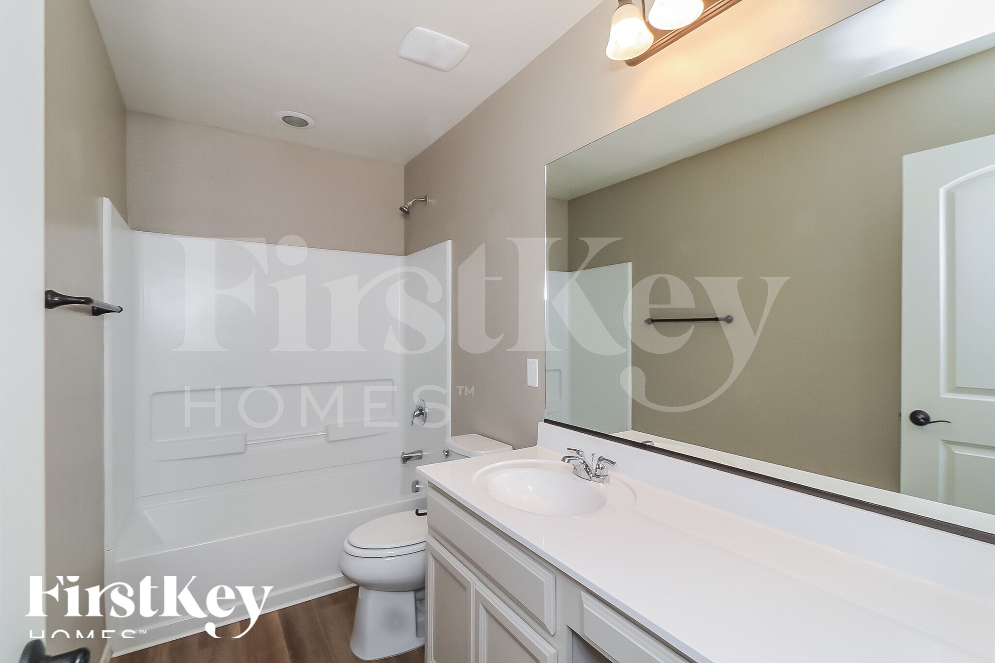 Building Photo - 5115 E Greenway St