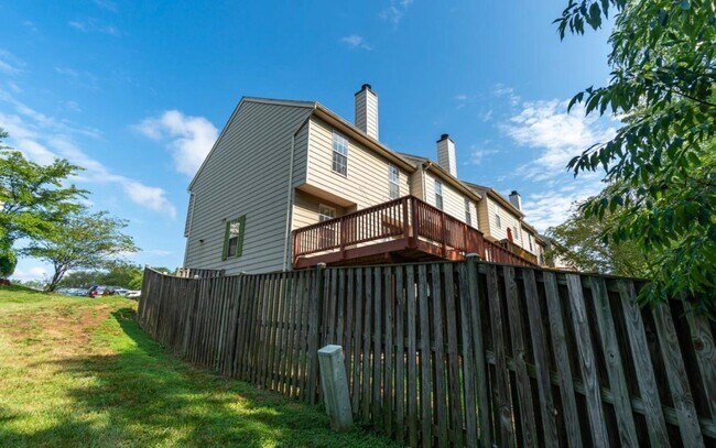 Building Photo - 16965 Monmouth Ct