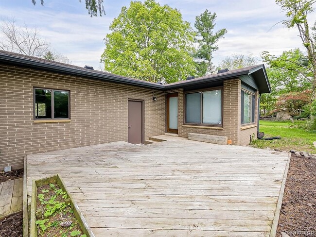 Building Photo - 7580 Thornwood St