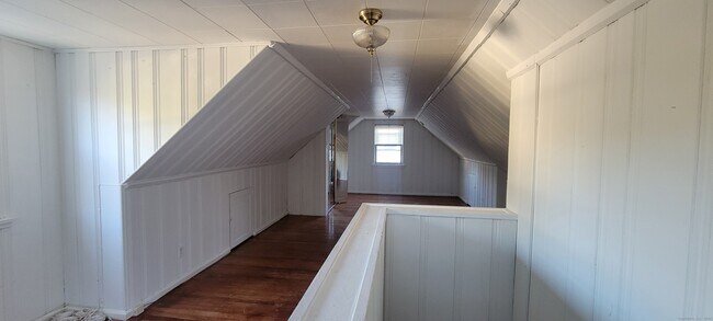 Building Photo - 87 Ellington St