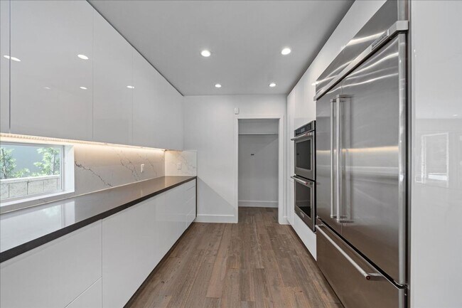 Building Photo - 1455 S Castello-