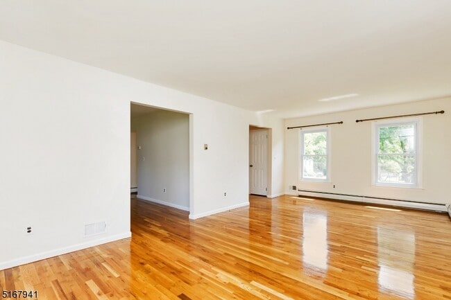 Building Photo - 6 Jean Dr