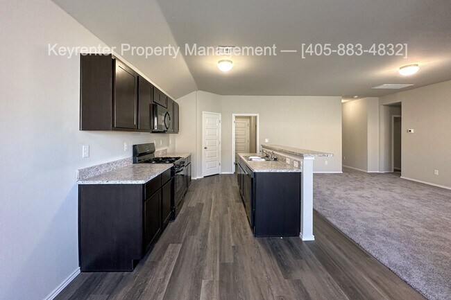 Building Photo - Gorgeous 4 Bed 2 Bath Home in Heart Of Yukon!