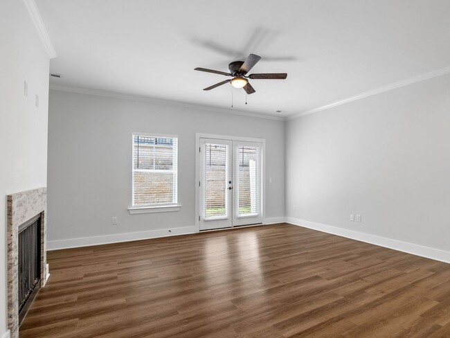 Building Photo - 3 Bed, 2.5 Bath - Lucky Penny End Unit