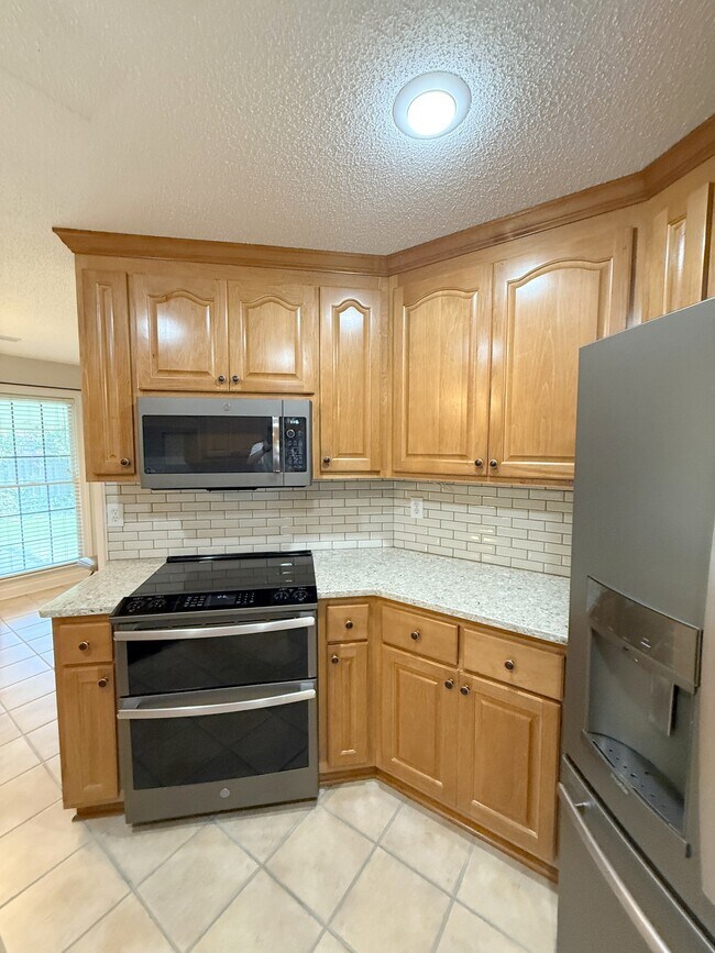 Building Photo - 238 Pebble Brook Dr