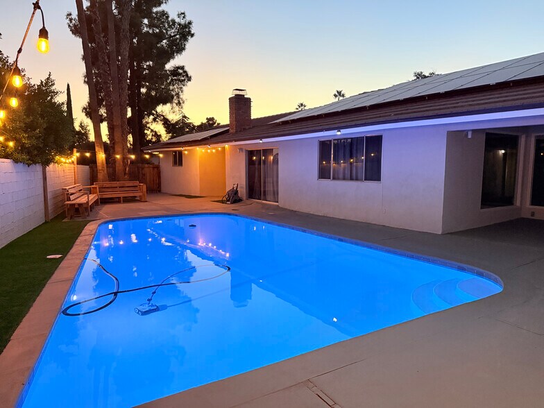 Building Photo - 2401 Rio Vista Dr