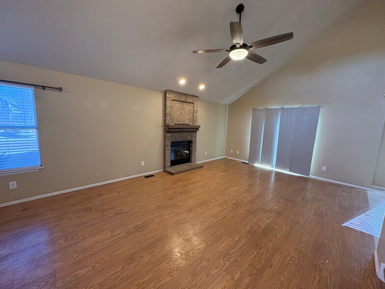 Building Photo - 3920 Anvil Dr