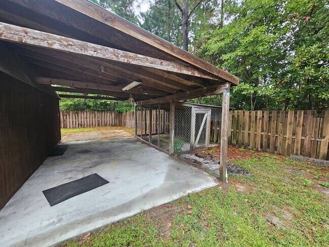 Building Photo - Spacious 4 Bedroom Home in Hampstead