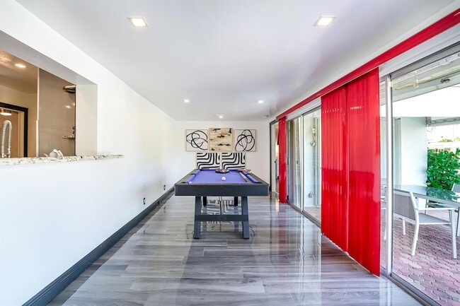 Building Photo - 2531 NE 47th St