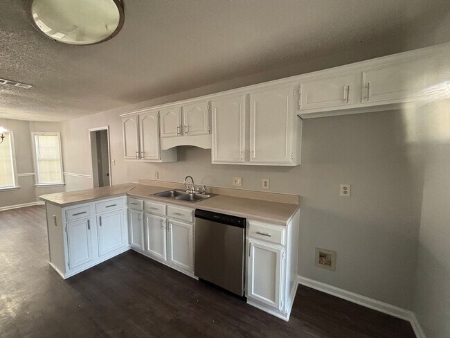 Building Photo - 1231 Beaver Trail Dr