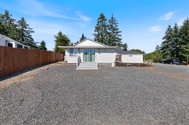Building Photo - Updated Duplex