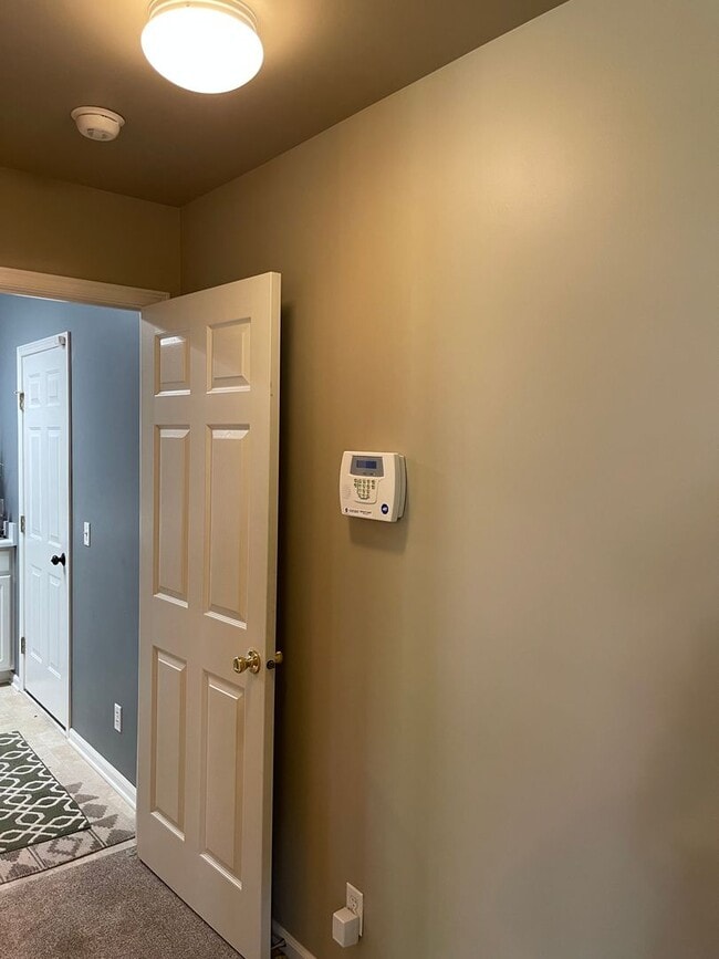 Building Photo - Beautiful 4 bed 2.5 bath 3000+sq ft