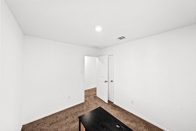Building Photo - Where Modern Style, Cozy Living, and Effortless Comfort Come Together Perfectly