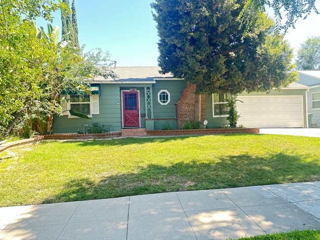Primary Photo - **Charming 3-Bedroom Home in Burbank Rancho**
