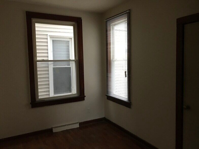 Building Photo - 603 Huffman St