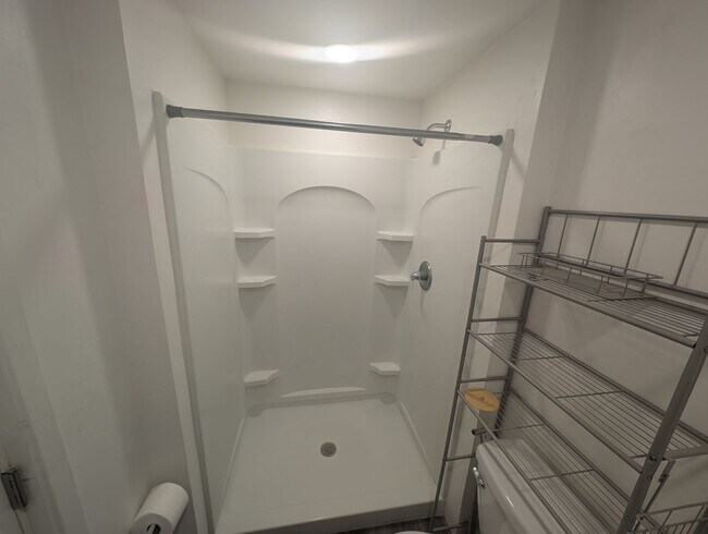 Building Photo - Triplex - 1 Bedroom and 1 Bath Unit
