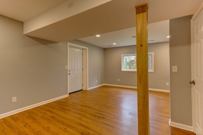 Building Photo - Spacious 5 Bedroom Home in Ooltewah with Basement & Workshop!