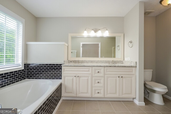 Building Photo - 2580 Riverwood SPG