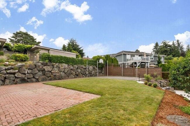 Building Photo - Gorgeous West Seattle Mid-Century Modern w...